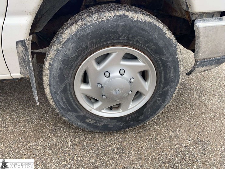 2011-ford-cargo-image-29