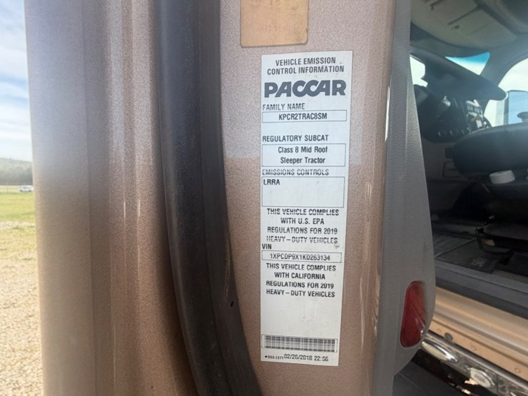 2019-peterbilt-567-image-27