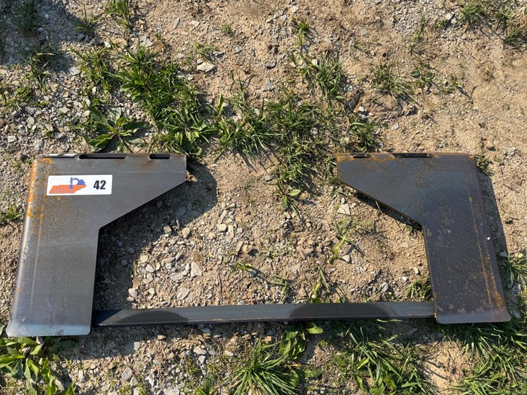 #42-•-3/8"-thick-quick-tach-cut-out-mount-plate-image-1