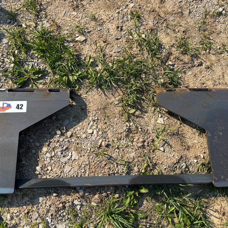 #42 • 3/8" Thick Quick Tach Cut Out Mount Plate