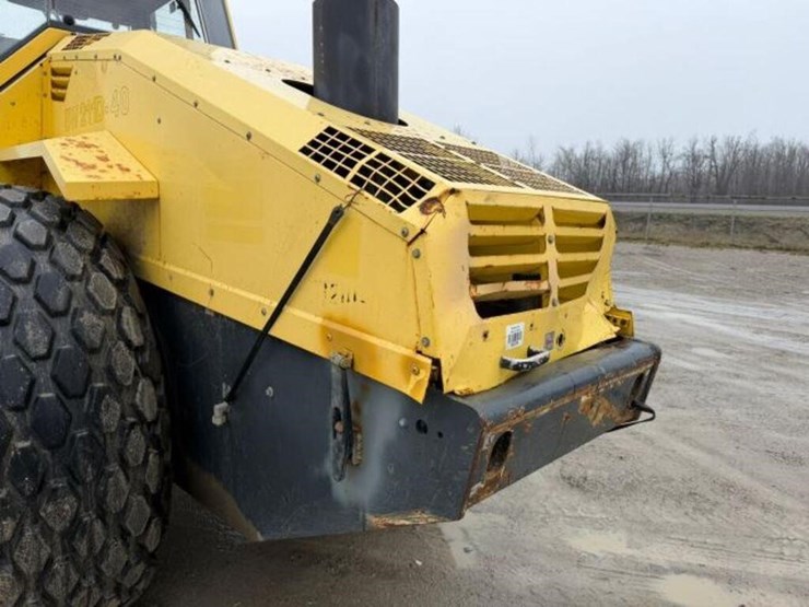 2011-bomag-bw211d-40-image-41