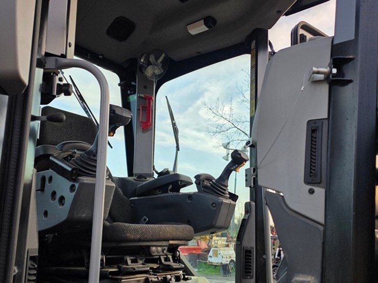 2020-caterpillar-140-image-63