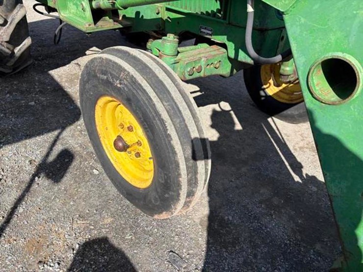 john-deere-2440-image-7