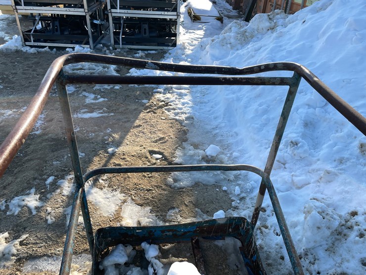 #3943-•-used-man-lift-basket-image-8