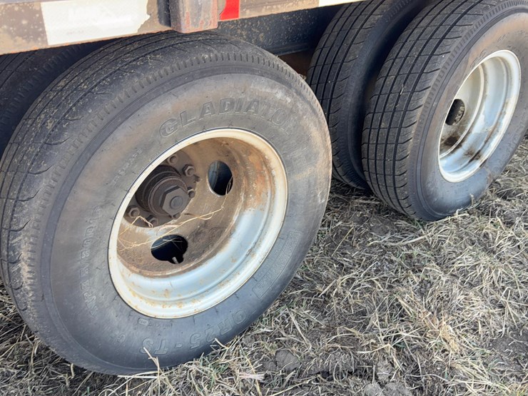 2017-load-rite-flatbed-trailer-image-12