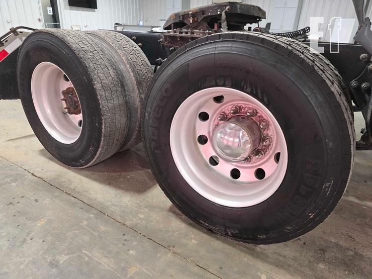 2016-freightliner-cascadia-125-image-31