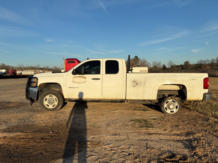 2013-chevrolet-2500-image-6