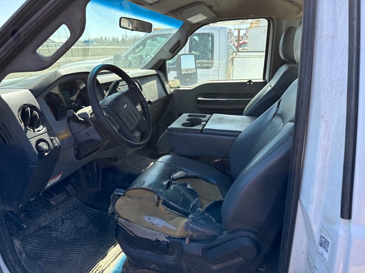 2011-ford-f550-image-5