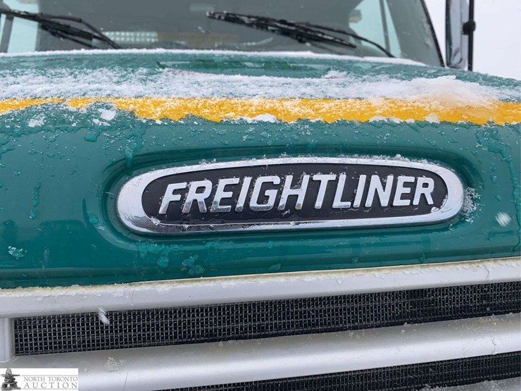 2011-freightliner-m2-106-image-45