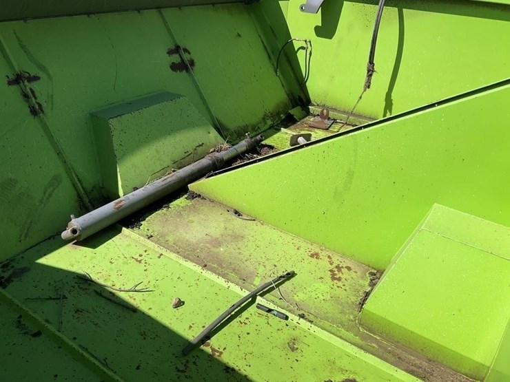 wilkey-lst400-9'x12'-hyd.-side-dump-nut-cart-image-6