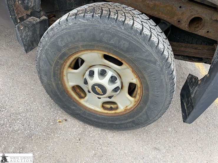 2015-chevrolet-silverado-2500hd-image-26