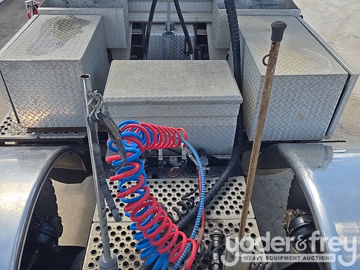 2014-kenworth-t880-image-66