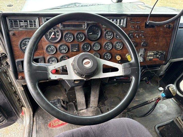 1990-peterbilt-357-image-68