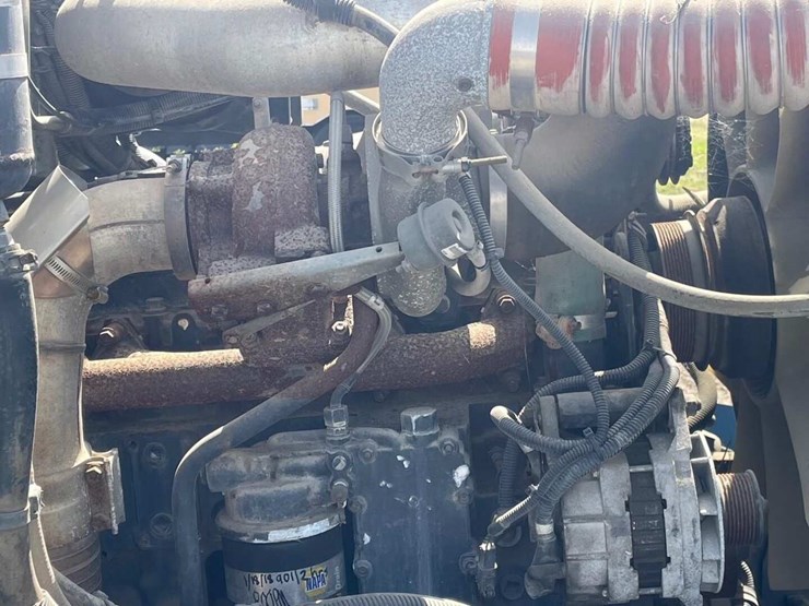 2007-peterbilt-335-image-9