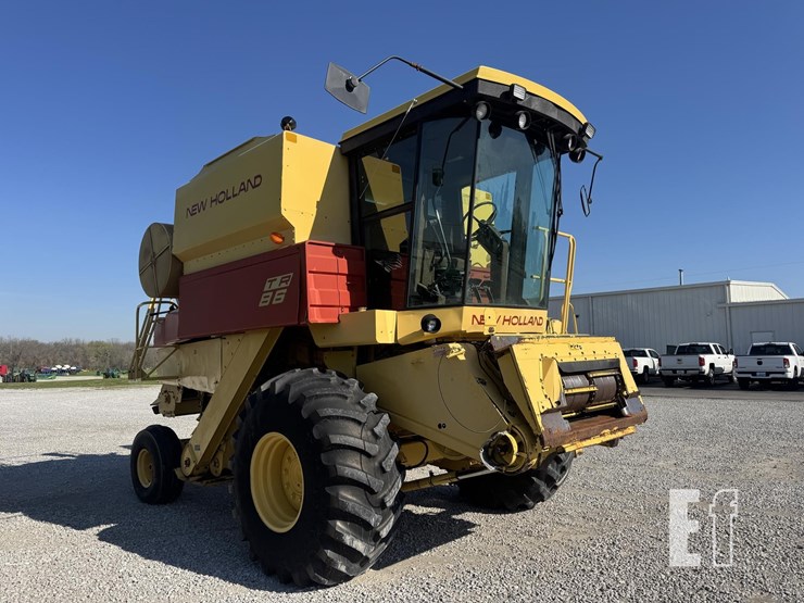 1987-new-holland-tr86-image-1