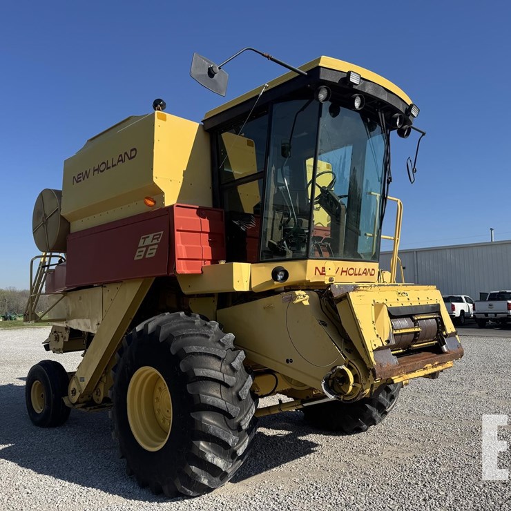 1987 NEW HOLLAND TR86