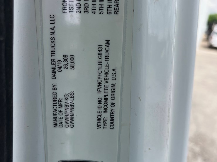 2020-freightliner-m2-106-image-21