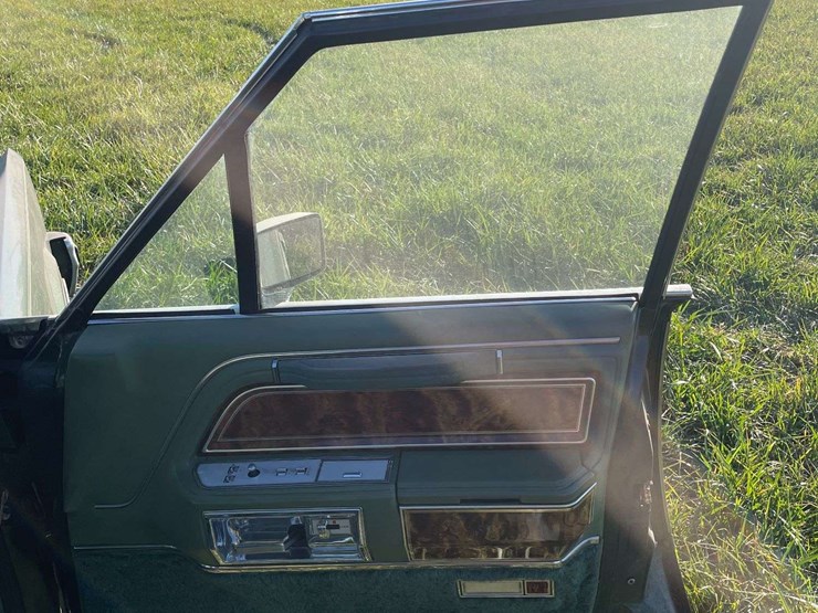 1980-lincoln-continental-town-car-image-48