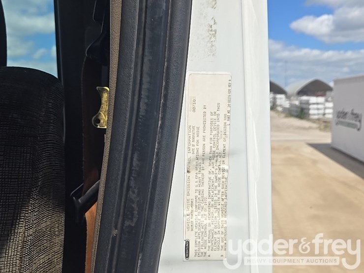 2011-freightliner-cascadia-125-image-81