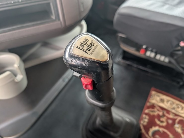 #31951-•-2015-volvo-vnl-tandem-axle-truck-tractor-image-16