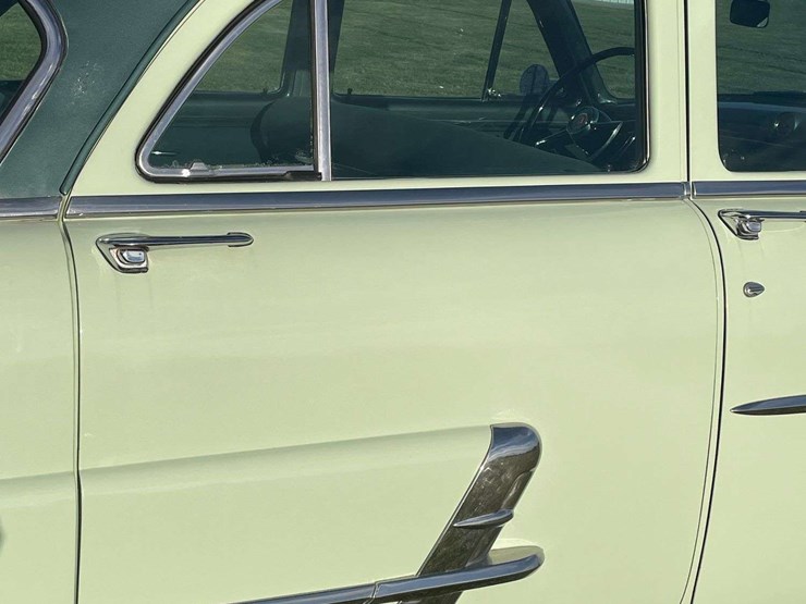 1953-ford-customline-sedan-image-22