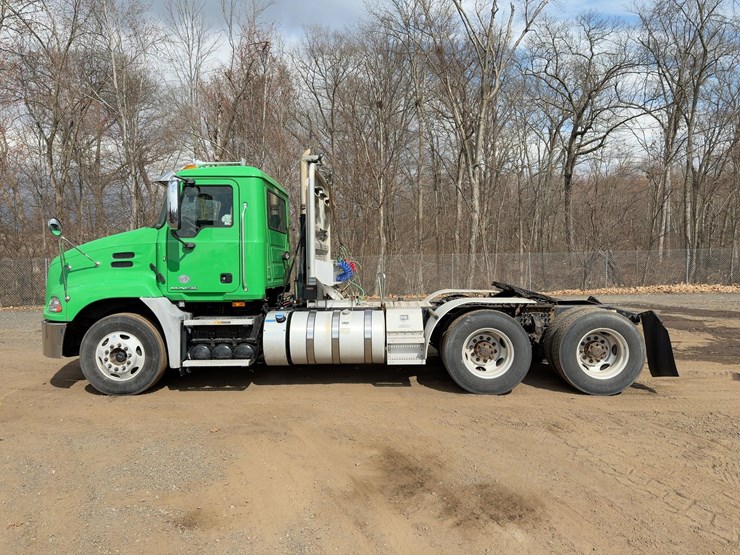 2018-mack-pinnacle-cxu613-image-2