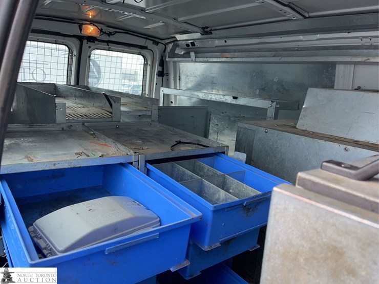 2010-ford-cargo-image-15