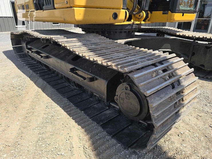 2020-caterpillar-326-image-38