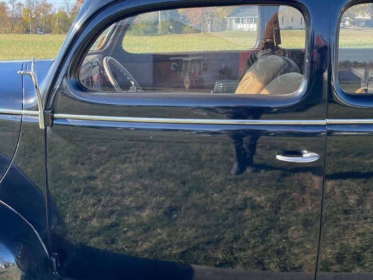 1938-ford-two-door-deluxe-sedan---original-car!-image-46