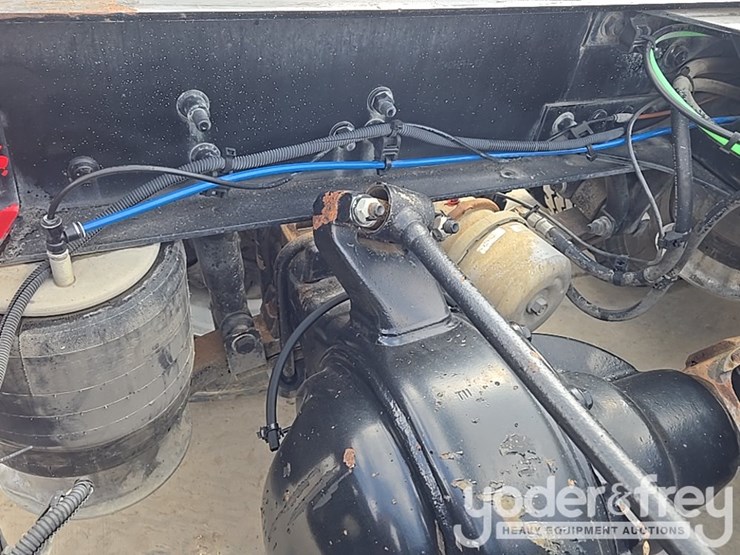 2012-freightliner-cascadia-125-image-41