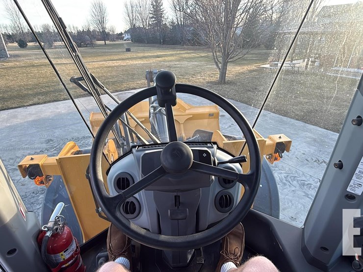 2024-deere-624-p-tier-image-17