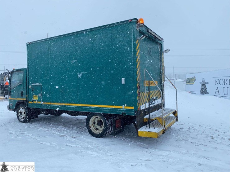 2010-isuzu-nqr-image-4