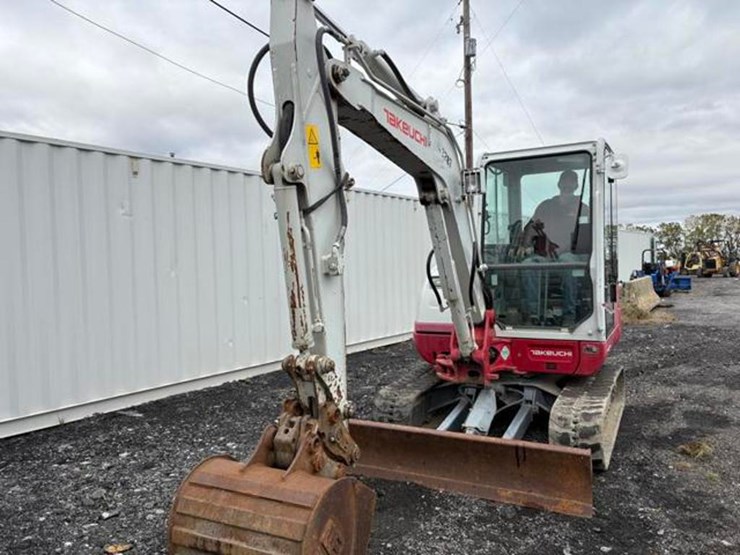 2017-takeuchi-tb240-image-4