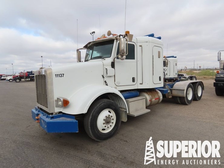 2016-peterbilt-365-image-1