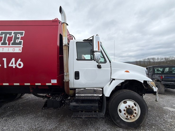 2004-international-7400-image-13