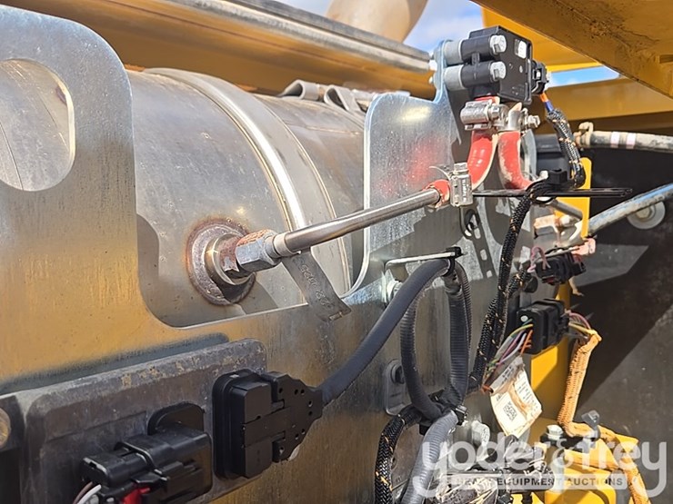 2019-caterpillar-336-image-62
