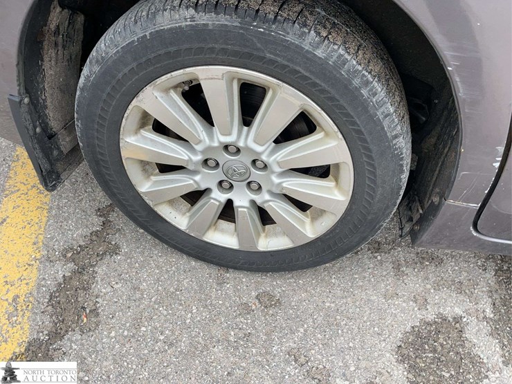 2015-toyota-sienna-image-23