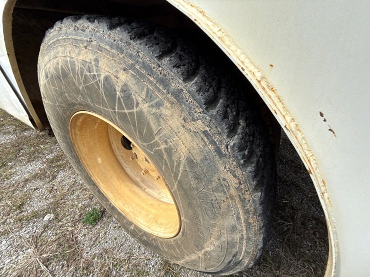 #31721-•-1989-mack-r690t-single-axle-fuel-truck-image-22