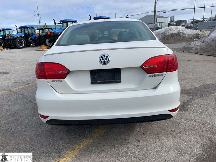 2013-volkswagen-jetta-hybrid-trendline-4dr-sedan-image-6