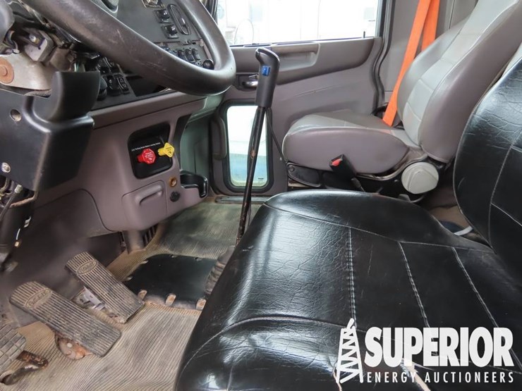 2013-peterbilt-365-image-7