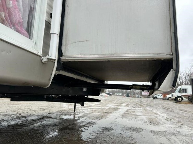 2010-gulf-stream-innsbruck-supreme-lodge-40tbs-t/a-image-36