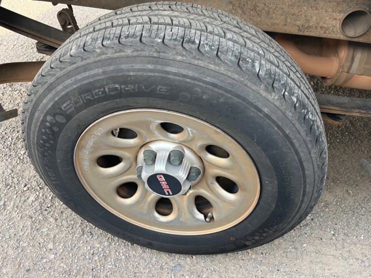 2010-gmc-sierra-1500-image-14