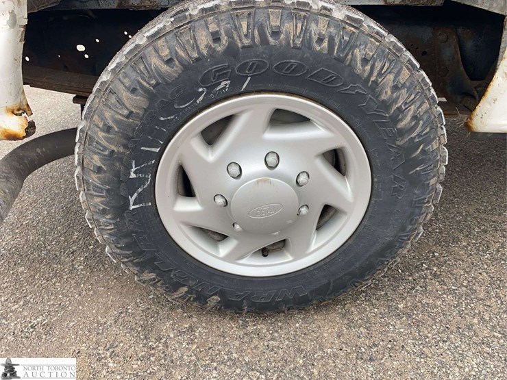 2009-ford-cargo-image-19