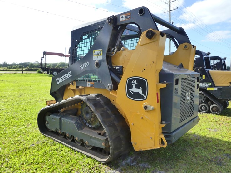 2022-deere-317g-image-4