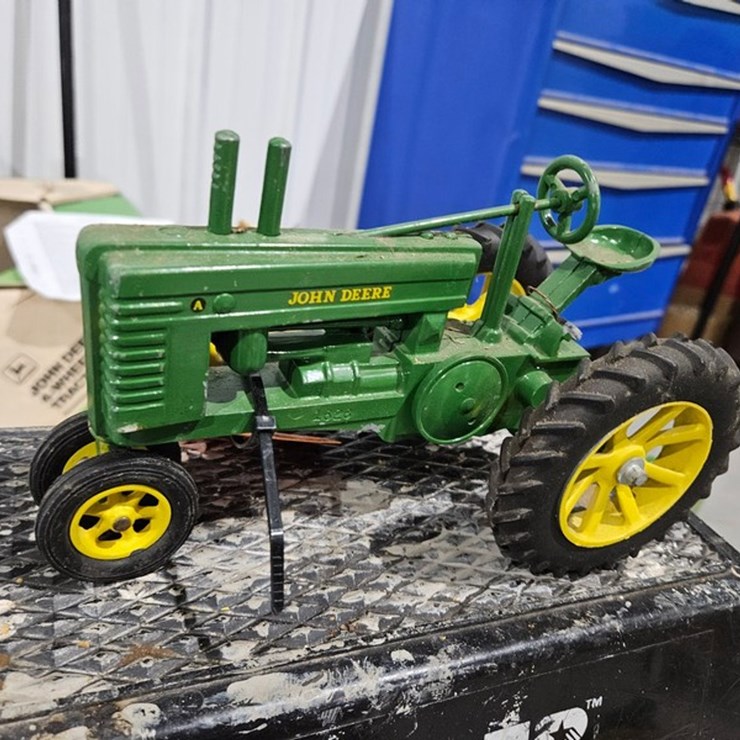 #988 • John Deere Model A 1/16 Die Cast Toy Tractor