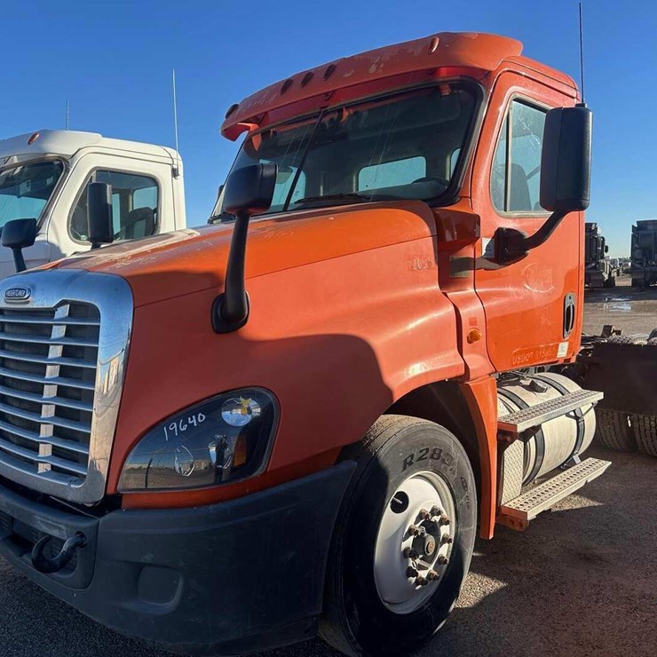 2014 FREIGHTLINER CASCADIA