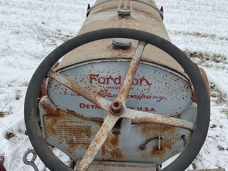 fordson-with-mounted-plow-image-7