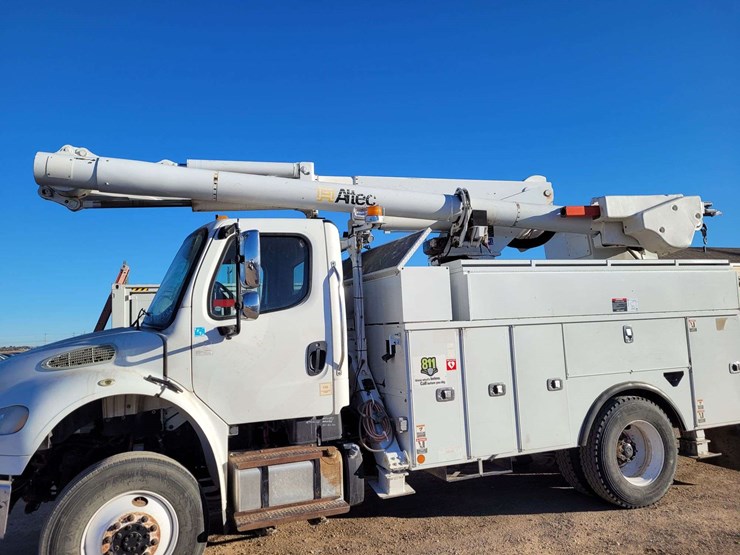 2014-freightliner-m2-106-image-20