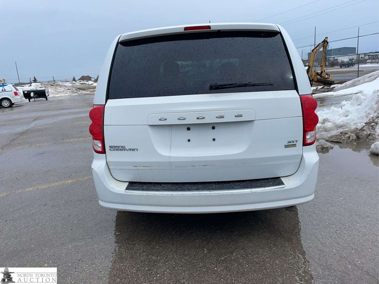 2014-dodge-grand-caravan-sxt-image-6