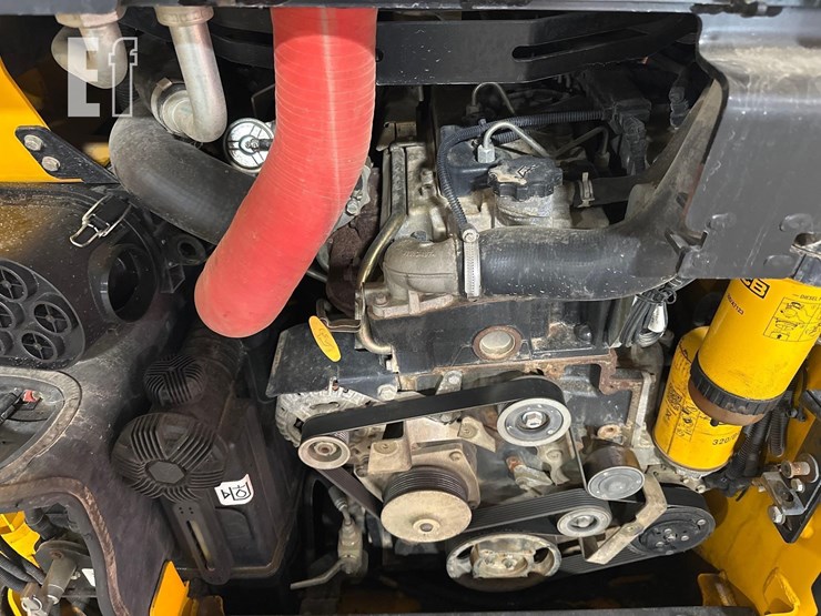 2020-jcb-3ts-8t-image-23